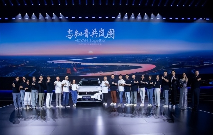 岚图车主登上世界第一屏 中国汽车引领时代浪潮