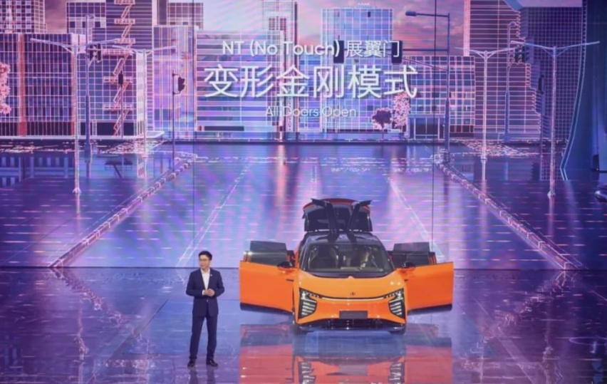 高合HiPhi X这波“后浪”，打得“前浪”有点懵