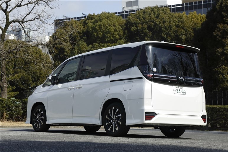 真正适合普通家庭的车?丰田新一代主力MPV车型Noah/Voxy图解