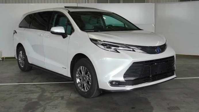 7座大沙发油耗仅5.89L，售价30.89万起，丰田赛那到底好不好用