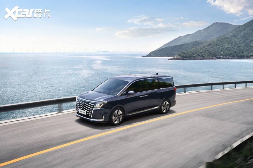 江淮瑞风rf8上市后面临最直接的对手相信就是传祺的m8领秀系列以及