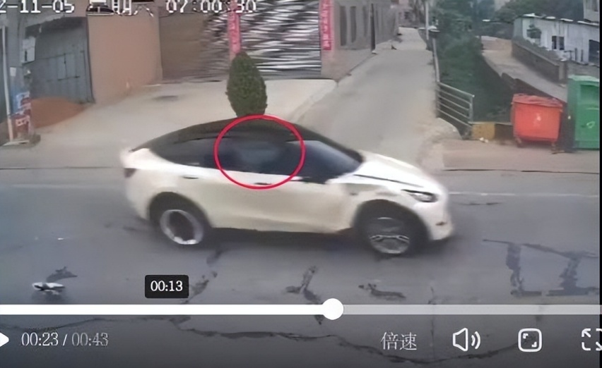 又一次疑似“刹车失灵”，是该信车主还是该信特斯拉？