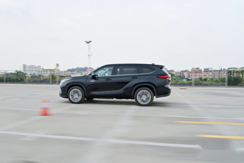 第二代GS8、汉兰达双擎、理想ONE同台比拼，谁是百米冲刺王？