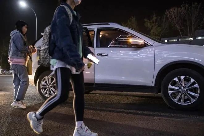 长期跑夜班网约车，是一种什么样的体验？