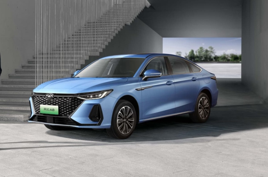 2024款奇瑞风云A8，C-DM混动技术，双V斜级双电机