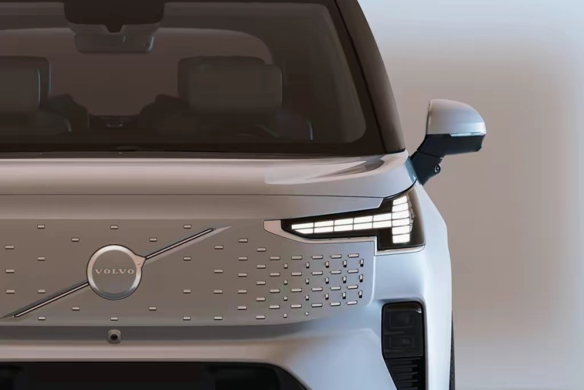 沃尔沃首款纯电MPV，EM90售价81.8万元，网友：坐等降20万！