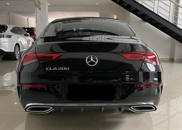 全新奔驰CLA海外实拍 搭载1.3T四缸发动机