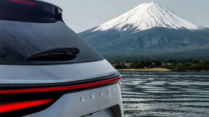 五菱造九座车迎“三胎”，进口特斯拉Model 3国内召回…丨今日车闻