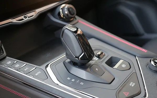 溜背、改内饰，领克终于玩出了新花样，那你喜欢吗？