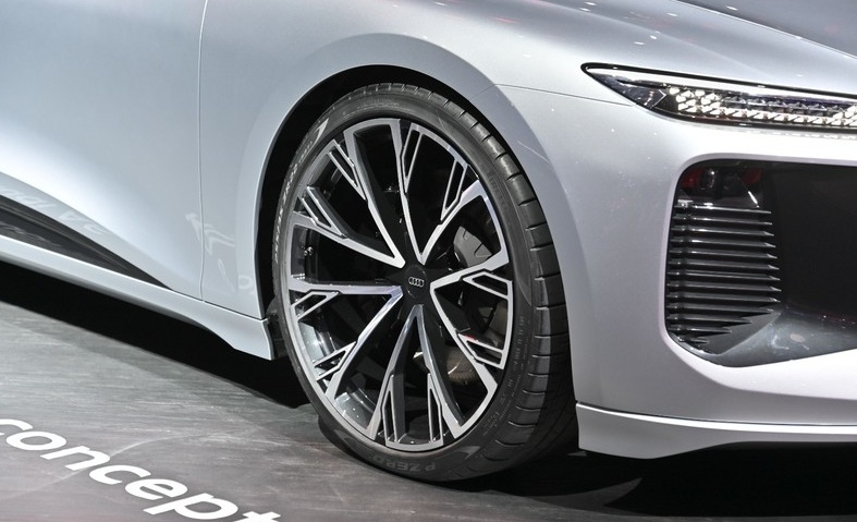 奥迪A6 e-tron量产版最新消息，2023年量产，比A7更帅！