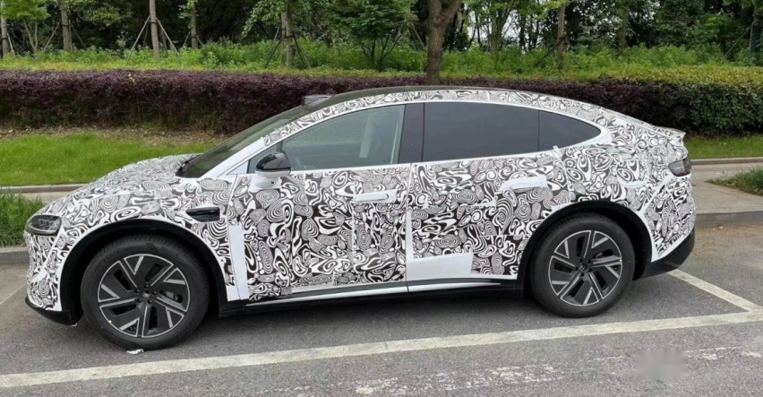 智界SUV带伪装现身，纯电/增程可选，Model Y 的最强追击者？