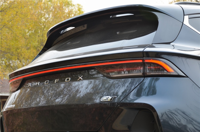 新晋高端化纯电SUV 实测ARCFOX αT续航里程