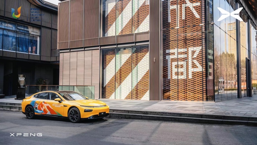 小鹏汽车启动大运会火炬护航：绿色护航从火种交接开始