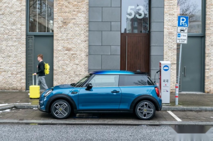 MINI COOPER SE：WLTP续航203~234公里，配渐变色