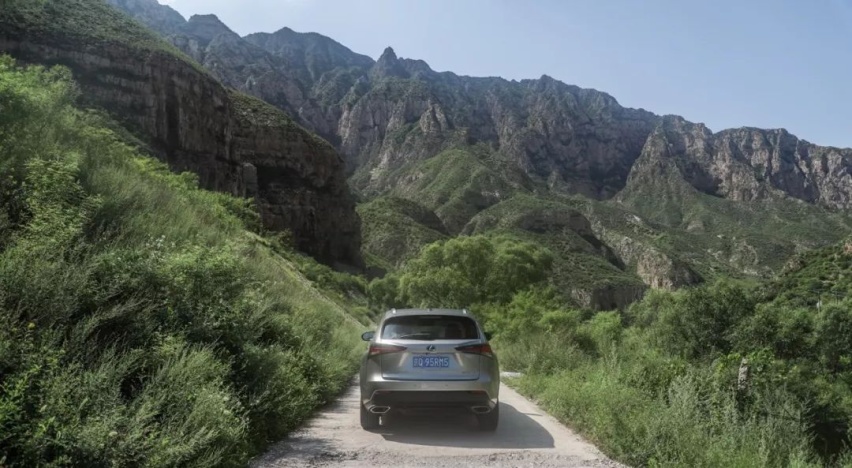 最美公路丨险与美共存，记雷克萨斯NX 300挂壁公路之行