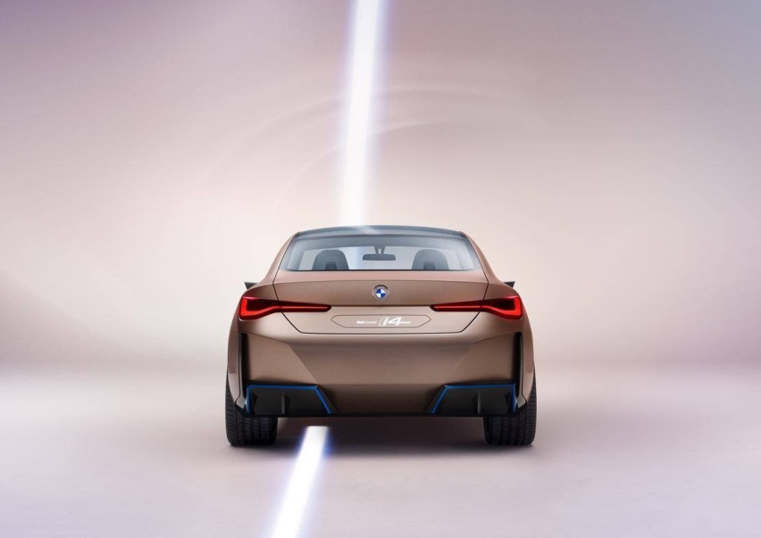 可能是 Model 3 最强的对手 详解宝马 i4 概念车