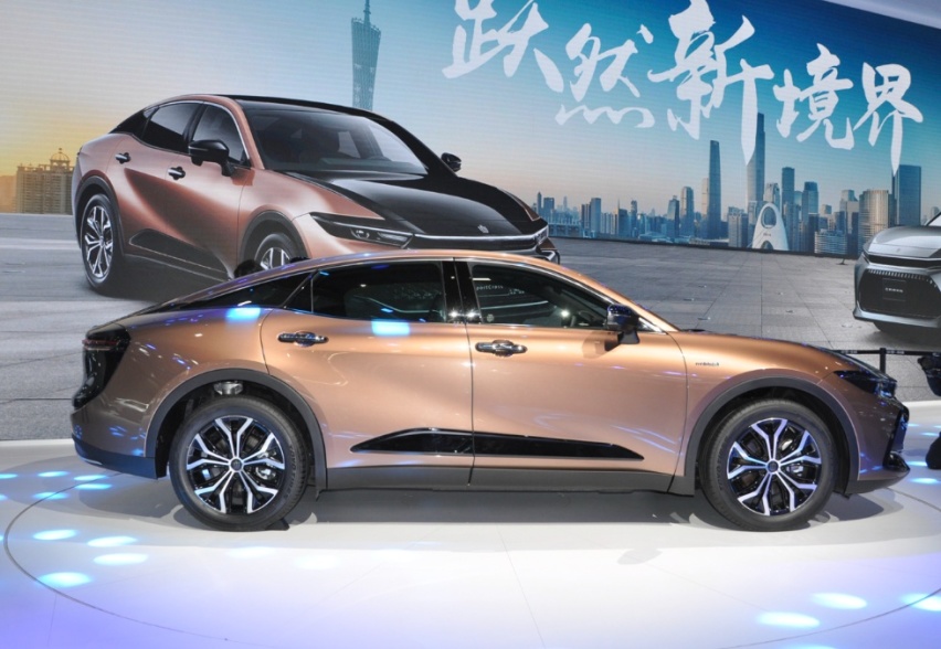 丰田是不是飘了，全新皇冠36.9万，长不足5米，为啥不买奥迪A6L？