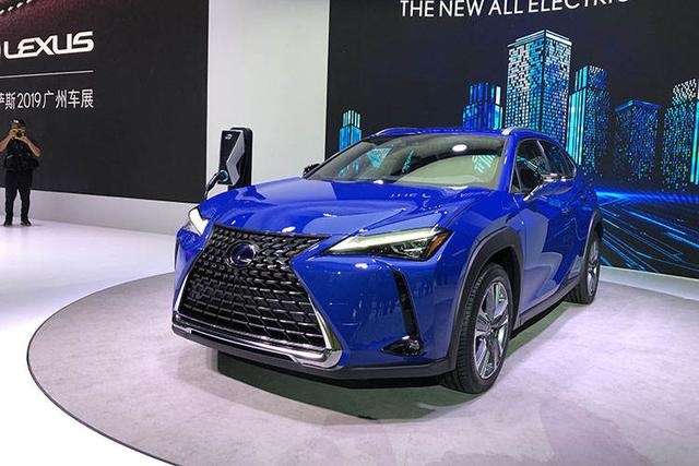 定位紧凑级SUV，续航400km，雷克萨斯首款纯电动车型UX300e发布