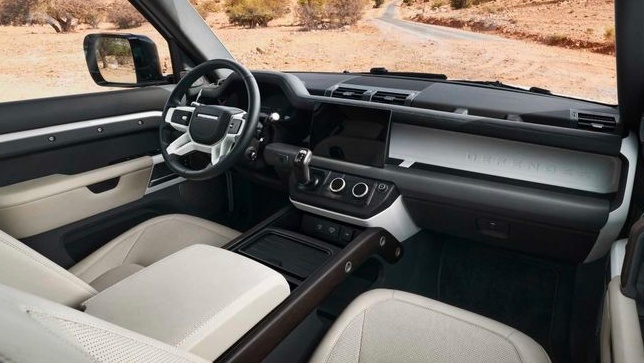 8座豪华SUV，路虎卫士130发布，养车每年得花6万元？