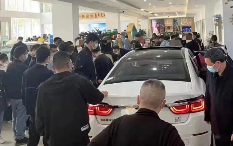 12万的C6不想要？没事！这些车也在疯狂降价！