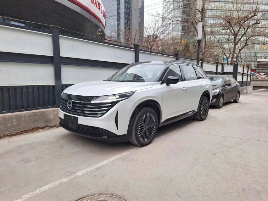凭什么和途昂抢饭碗？东风日产探陆抢先实拍