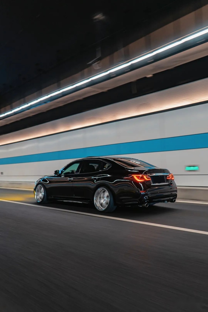 VIP风拉满的英菲尼迪Q70L，一套气动、一套轮毂就够了