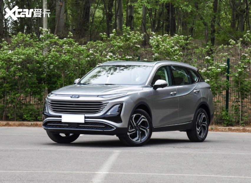 一汽打造新车,长超4米7,2.0t 爱信8at,采用全新车标,仅10万