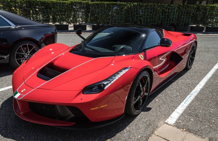 法拉利LaFerrari实车 修长硬朗的设计