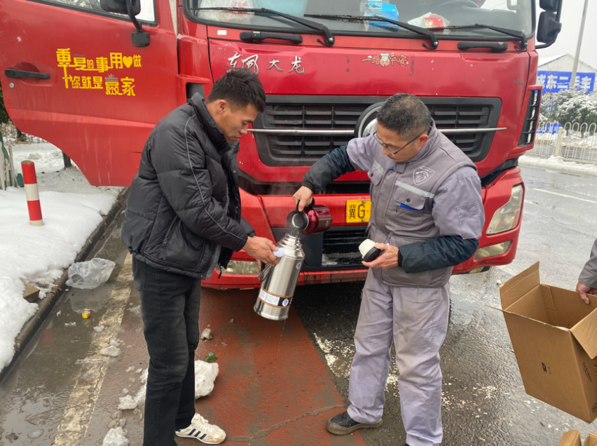 冻雨大雪中逆行而上，这家车企的客户关爱服务感动客户