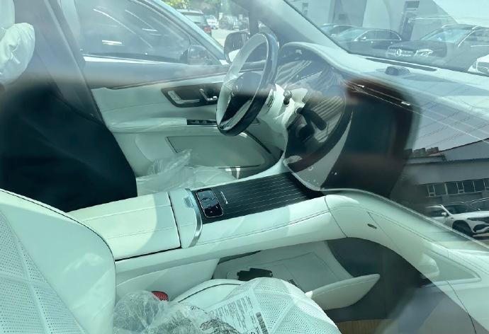 为什么奔驰纯电动车卖不好？奔驰迈巴赫EQS680，又贵，又丑！