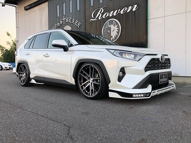 广州车展看到全新一代丰田RAV4不知道怎么改？Rowen外观