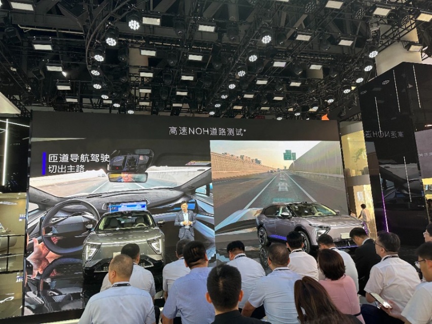 高合公布全系车型软件更新计划，HiPhi Z赛博熊猫亮相