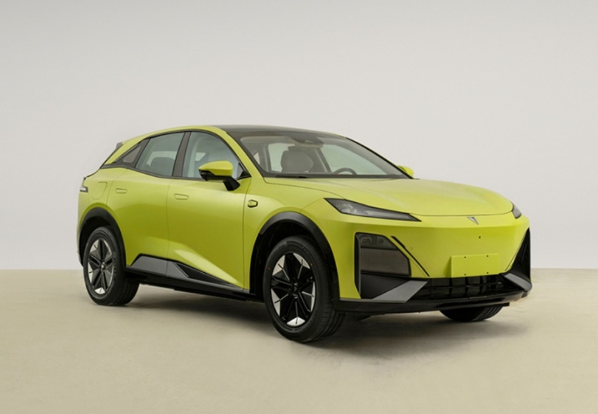 再等等，长安版“特斯拉Model Y”来了，轴距2米9，可加油可充电