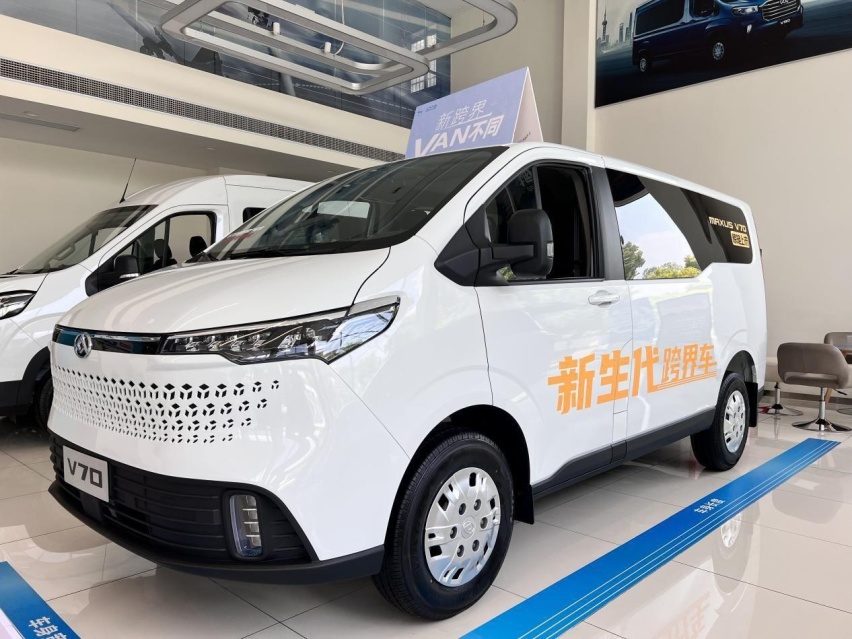 跨界让生活更全面 新生代宽体轻客大通MAXUS新途V70到店实拍