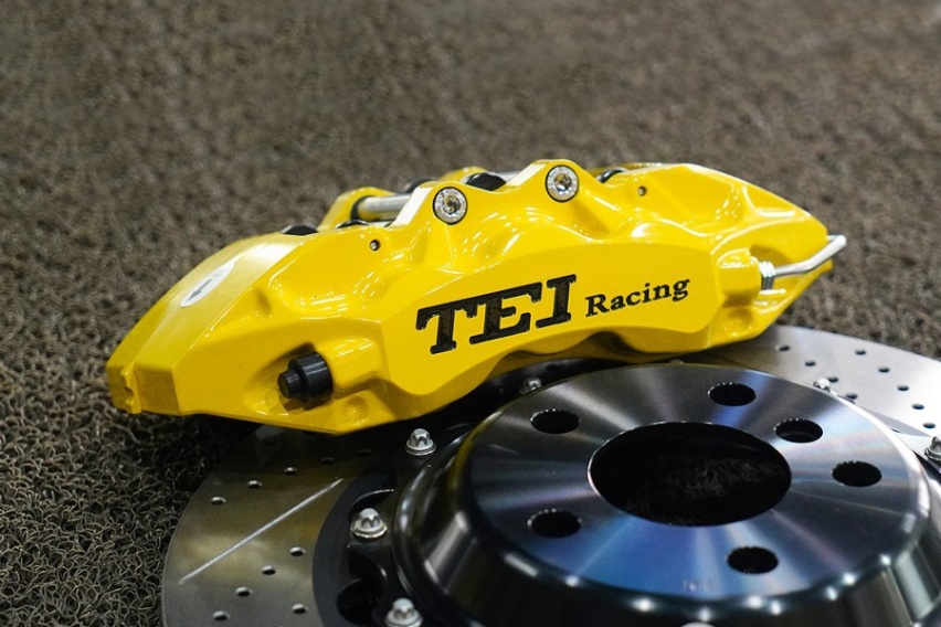 宝马325i前后轮刹车改装TEI Racing P系列街道版性能刹车套