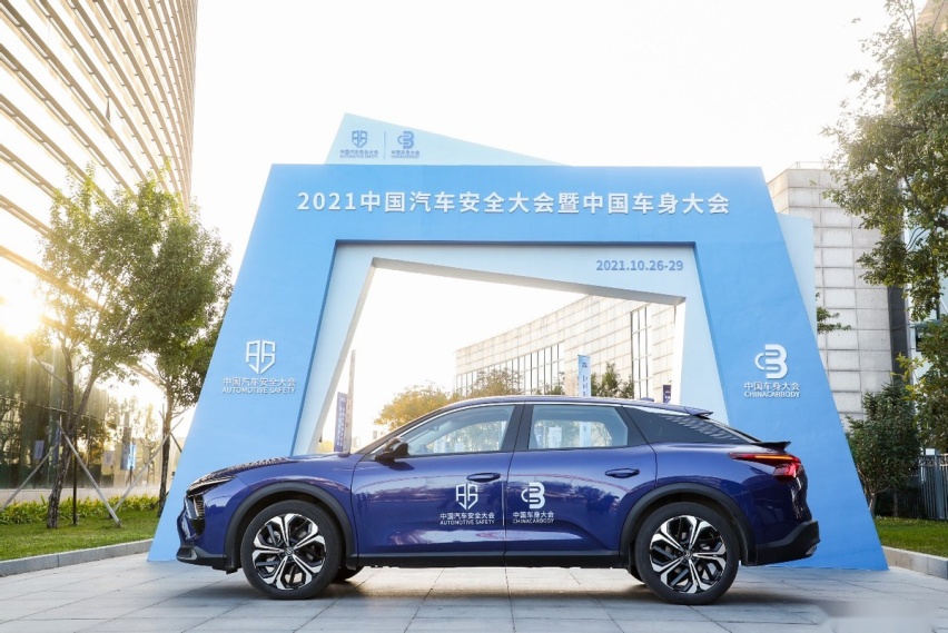 凡尔赛C5 X凭硬实力获“2021中国十佳车身”大奖