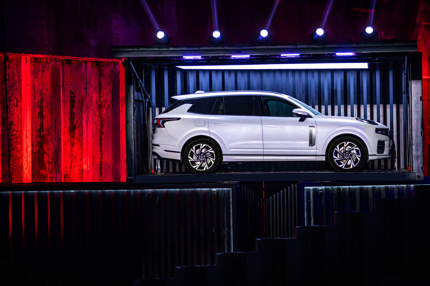 突破之作定位中大型SUV 领克09上市售价26.59万元起