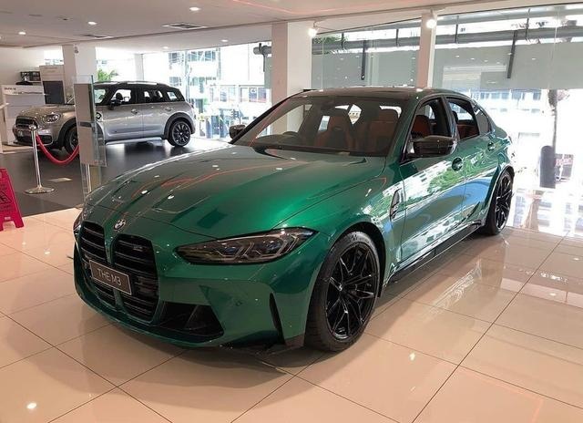 新一代宝马M3到店，马力超500匹，比动力更凶的是前脸设计！