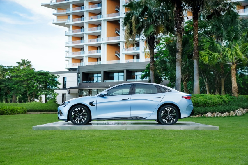 比亚迪海豹正式上市，8月开始交付，Model3的对手来了！