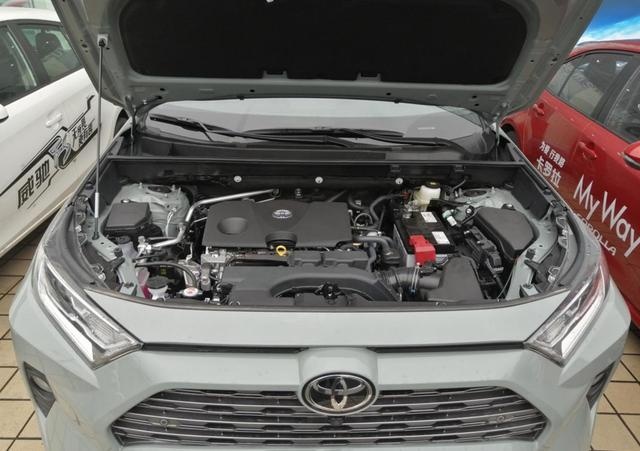 到店实拍全新RAV4荣放：实车外形很酷，两驱中高配受欢迎
