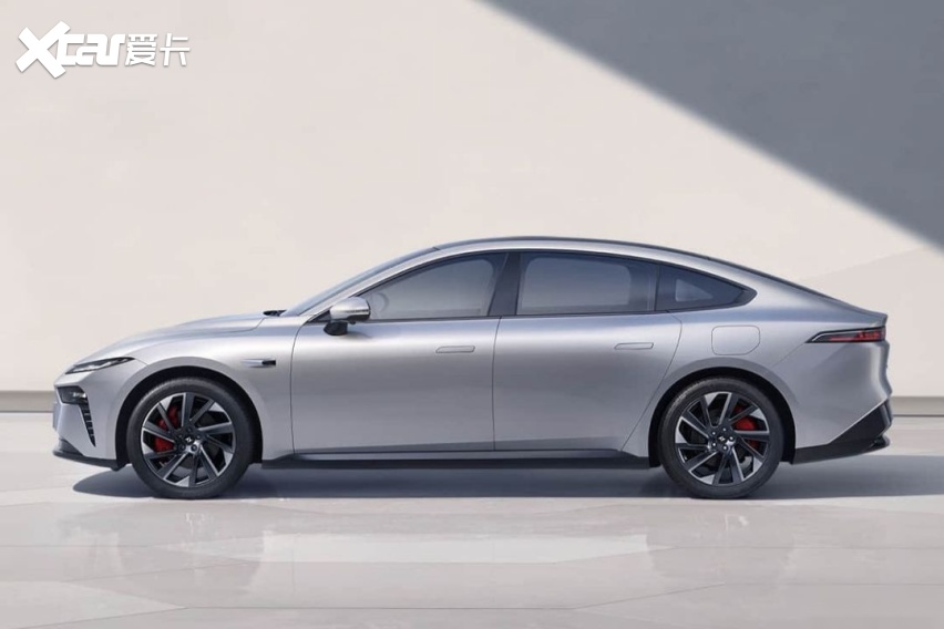 智雅电动轿跑东风奕派eπ007上市售15.96万起 纯电版限时优惠3万