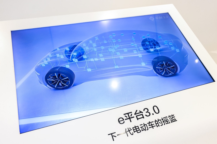 开车就得开安全的车，比亚迪e3.0分享，了解比亚迪背后的努力