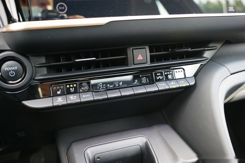 首搭2.4T双擎系统 试驾丰田皇冠 SportCross