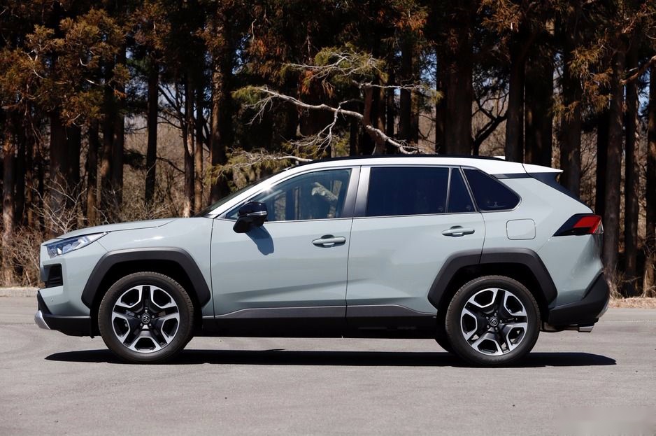 外媒评价说买到就赚到 丰田新一代RAV4全方位试驾体验