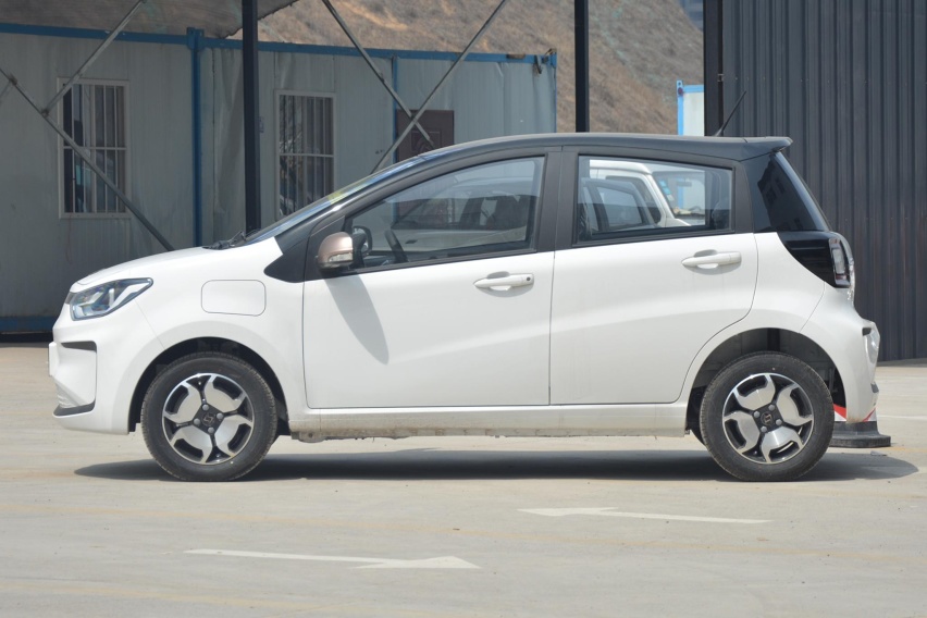 入门纯电动车之间的PK 思皓E10X对比宏光MINI EV