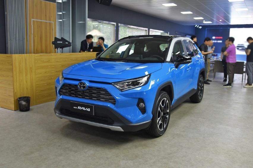 燃油双擎两开花，这一次，你看好RAV4荣放吗？