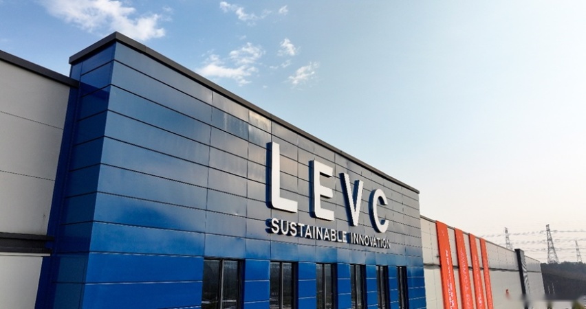 吉利LEVC L380样车正式下线，外观年轻动感，提供3座可选