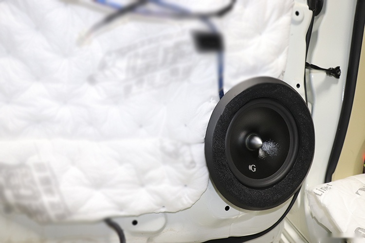 乌市慧声汽车音响改装德高ST650.2两分频+黄金声学两分频