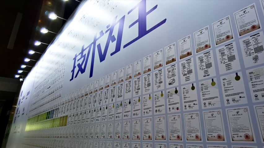 成都车展现场直击：展台争奇斗艳，香车美女赏心悦目