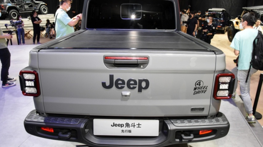 Jeep角斗士=六缸牧马人+货箱,50多万买它更好玩儿?